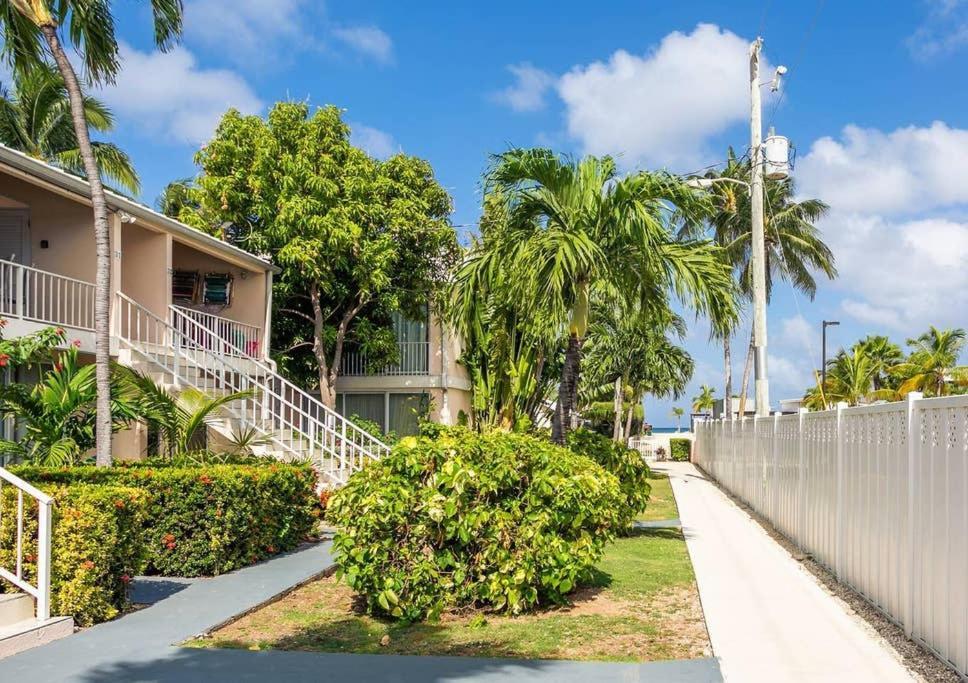 Beach Living At Island Pine Villas Blp George Town Exterior foto